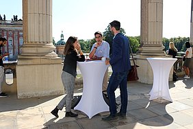 Kaffeepause im historischen Umfeld (Foto: Lietze/ATB)
