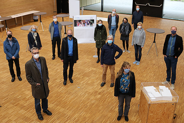 Vor-Ort-Teilnehmer der INFECTIONS-Vollversammlung im Foyer des CIRCLE (Foto:ATB)